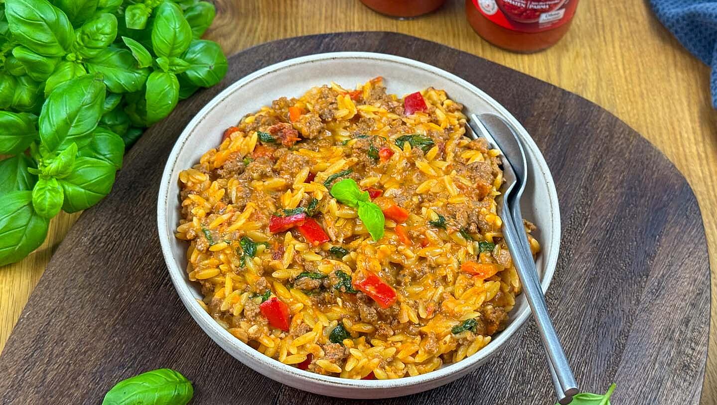 Pan-Fried Orzo with Ground Meat, Vegetables, and Cheese