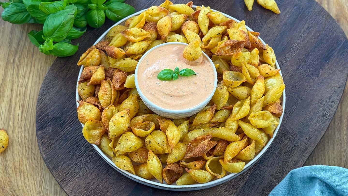 Pasta Chips with Creamy Dip