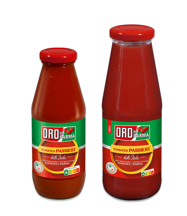Strained tomatoes from ORO di Parma in a 400ml glass bottle.
