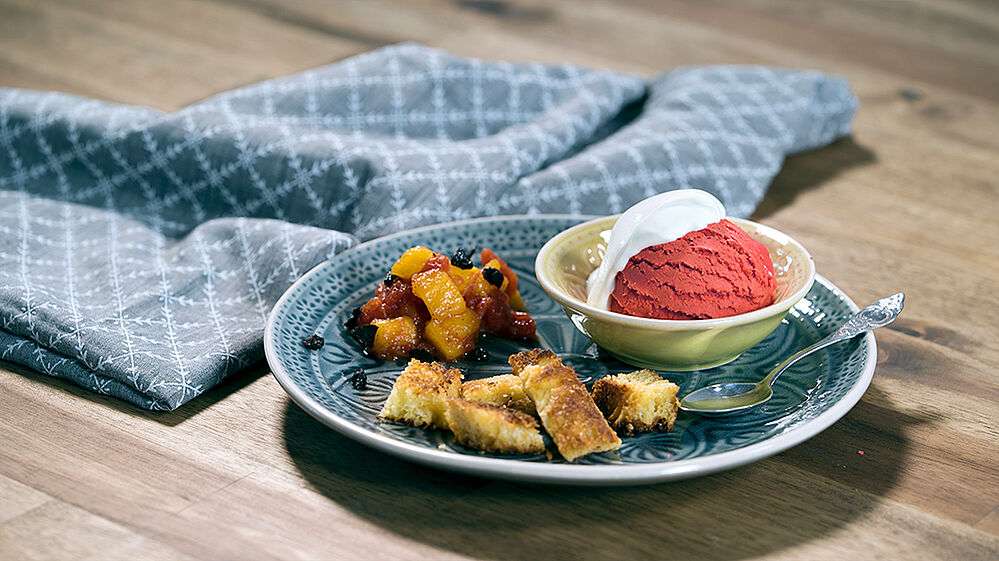 Tomatensorbet mit Tomaten-Mango-Kompott