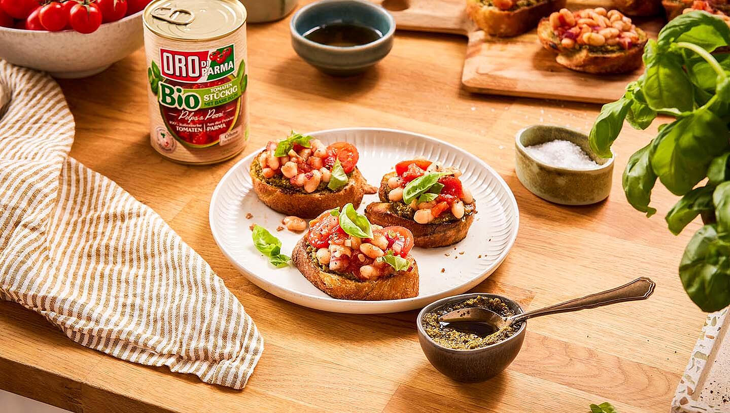 Bean Salad on Ciabatta al pesto verde